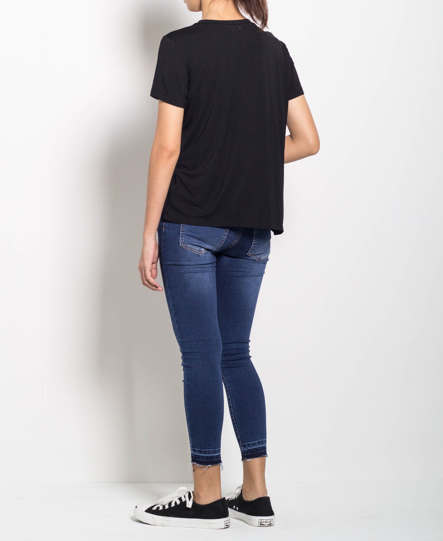 Women Short-Sleeve Basic Tee - Black - F0W812