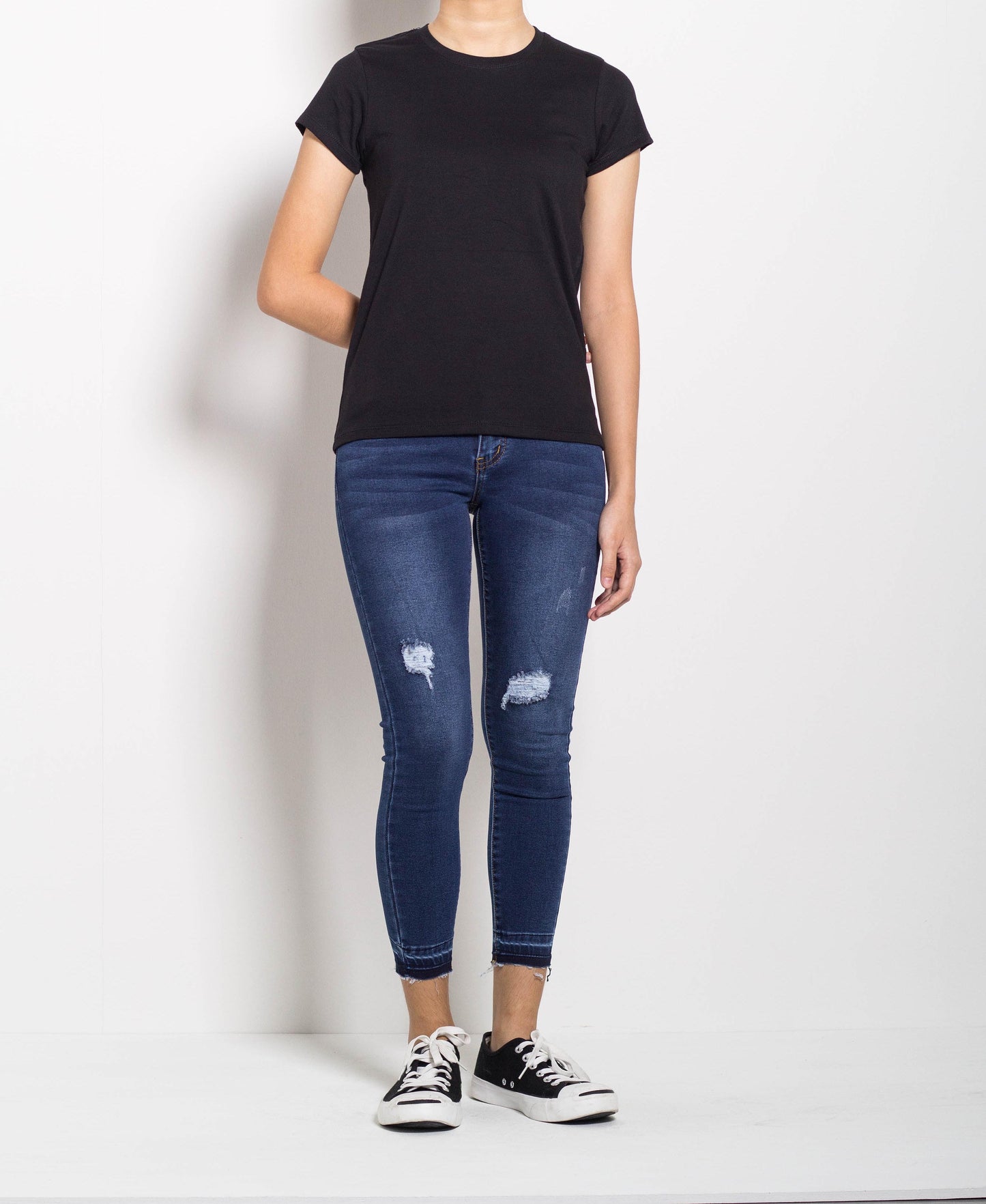 Women Short-Sleeve Basic Tee - Black - F0W708