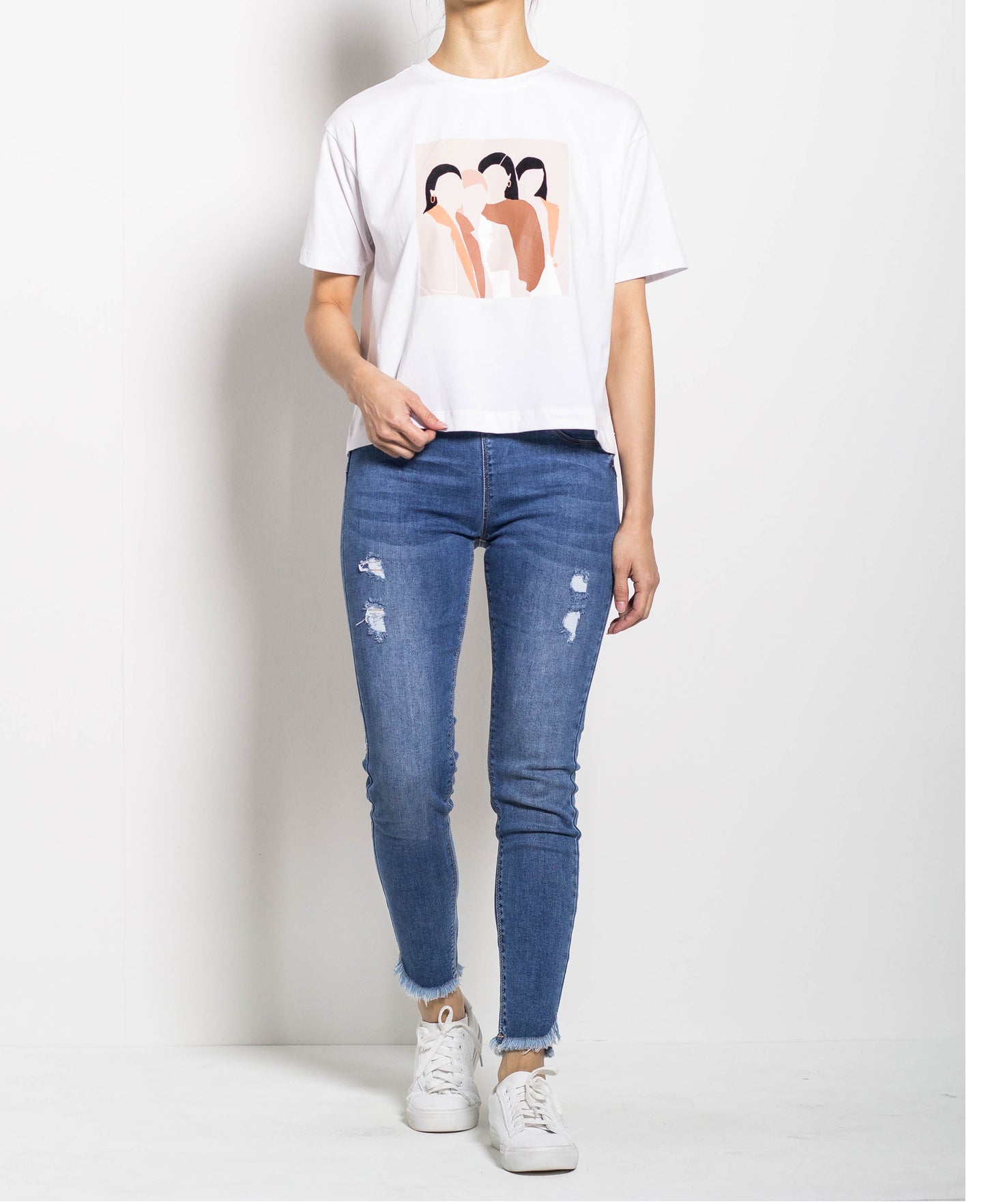 Women Short-Sleeve Loose Cut Graphic Tee - White - H0W778