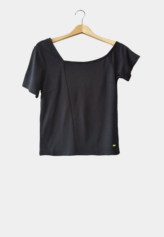 Women Short-Sleeve Blouse - Black - H1W201