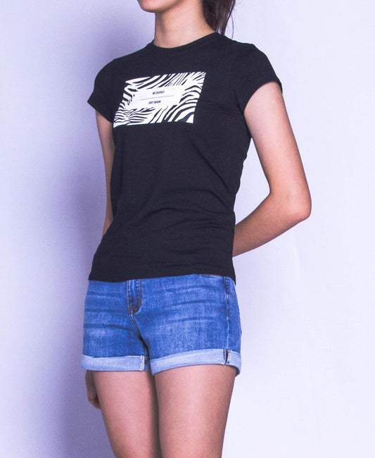 Women Short Sleeve Graphic Tee - Black - H9W391