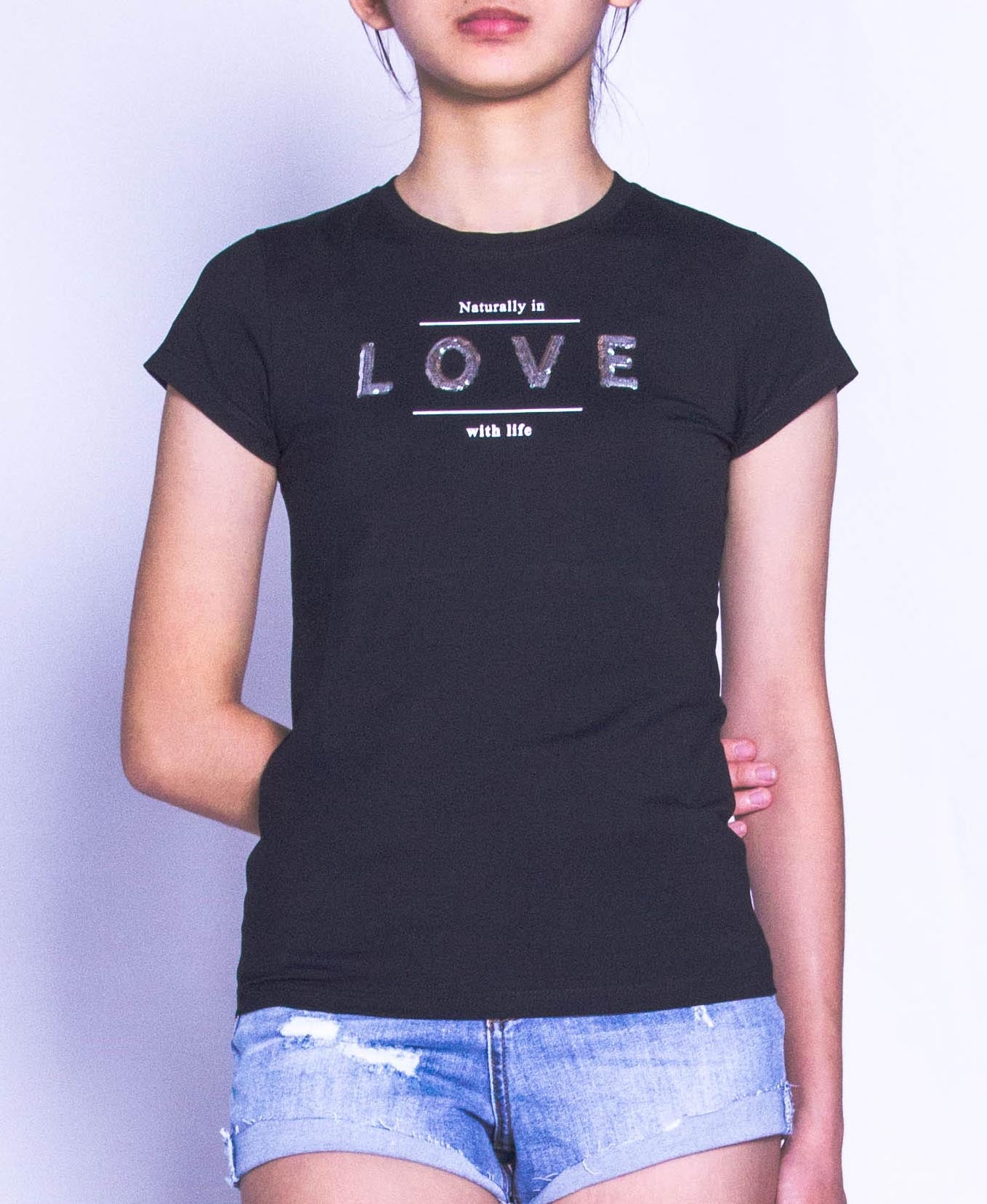 Women Short Sleeve Graphic Tee - Black - H9W375