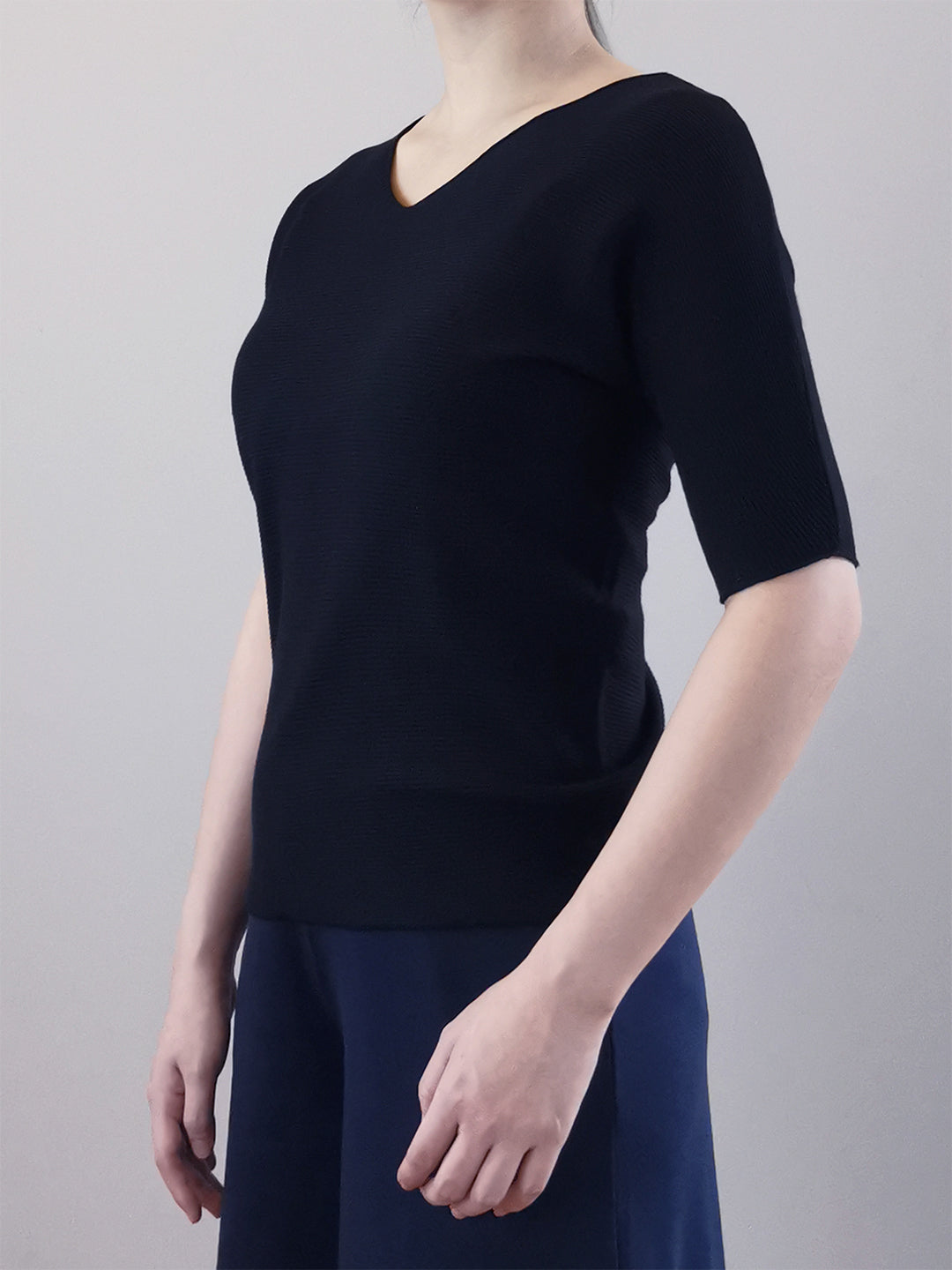 Women V-Neck Knit Top - Black - M0W658