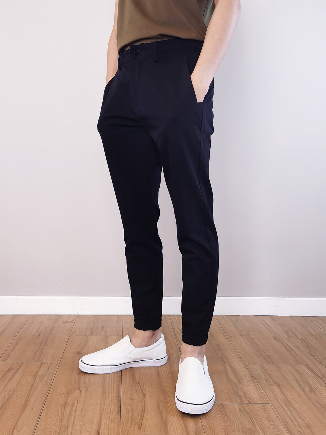 Men Basic Jogger- Black - M0M415