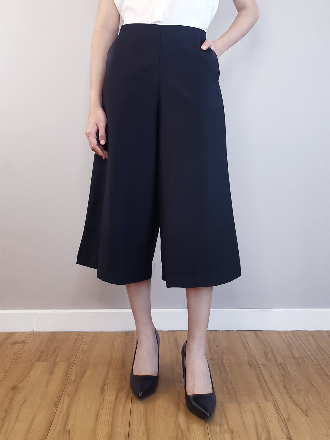 Women Wide Leg Trousers - Black - M0W503