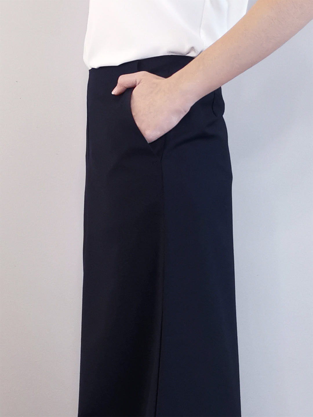 Women Wide Leg Trousers - Black - M0W503