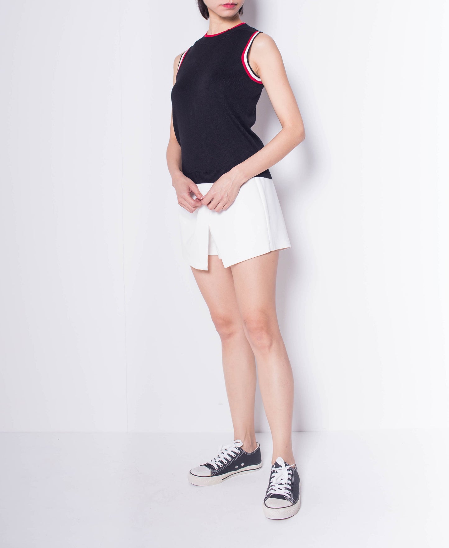 Women Sleeveless Knit Top - Black - H0W930