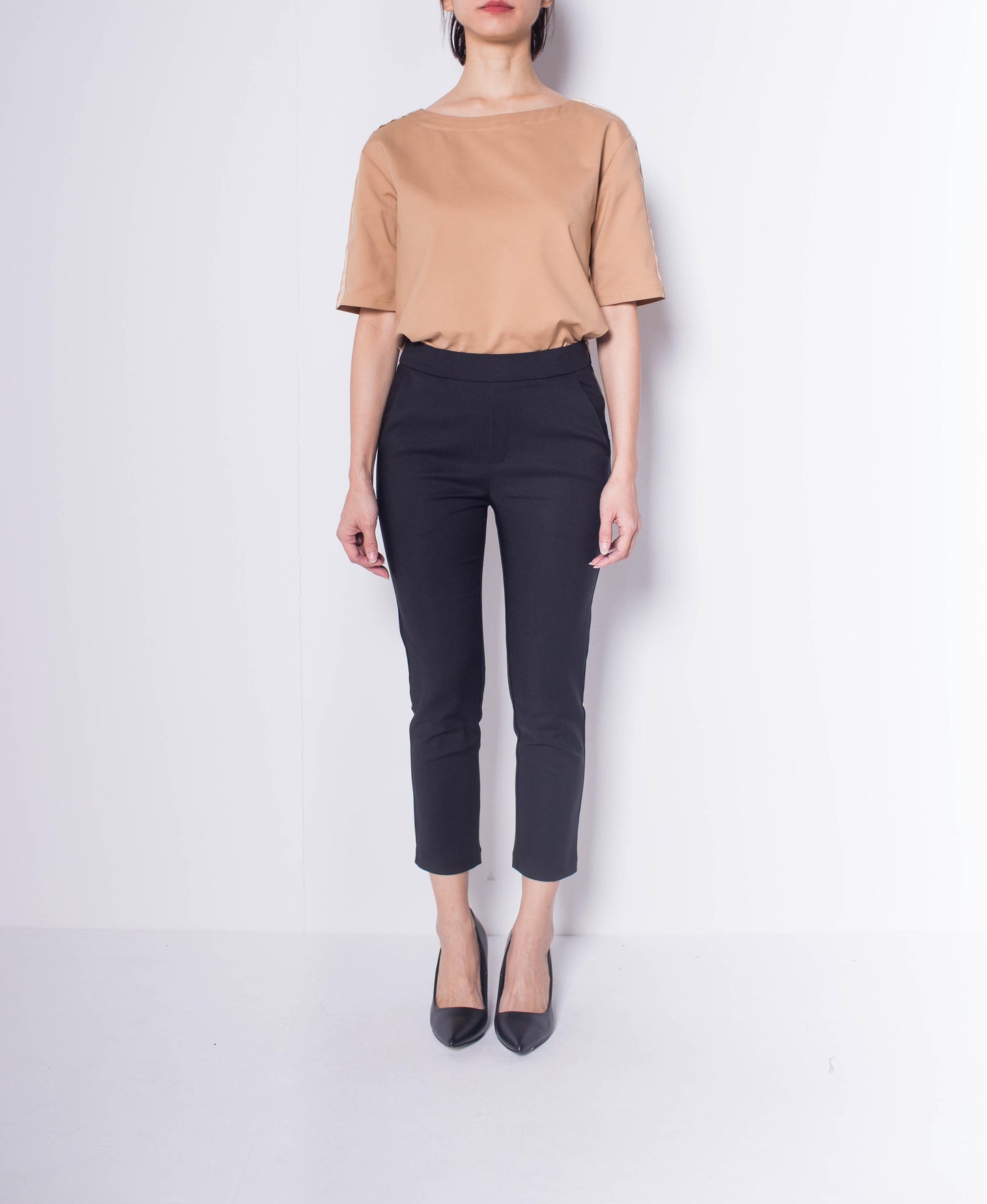 Women Slim Cut Cropped Pant - Black - H0W769